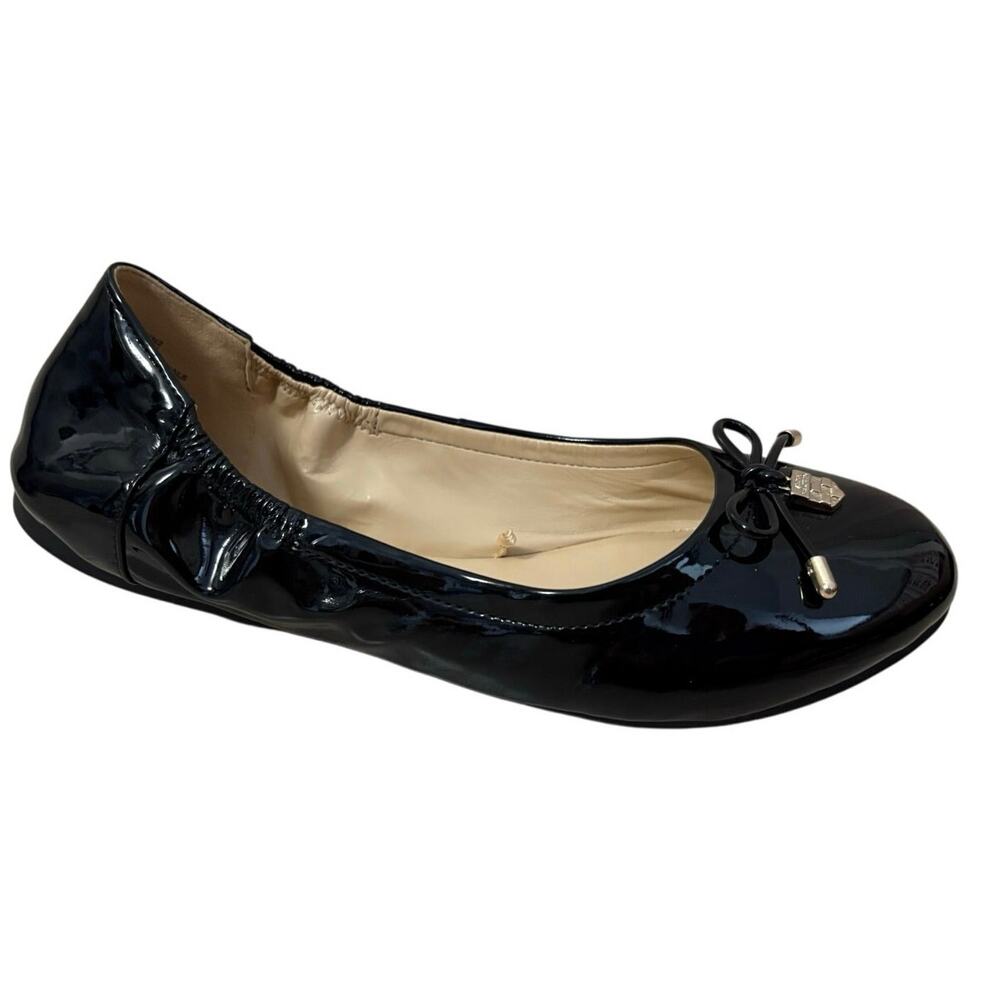 Vince Camuto Classic Black Patent Ballet Flats Bow Logo Charm Women’s Size 7M - Picture 2 of 11